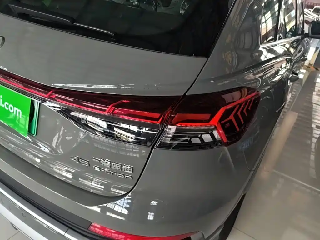 Photo 8 - Audi Q4 e-tron