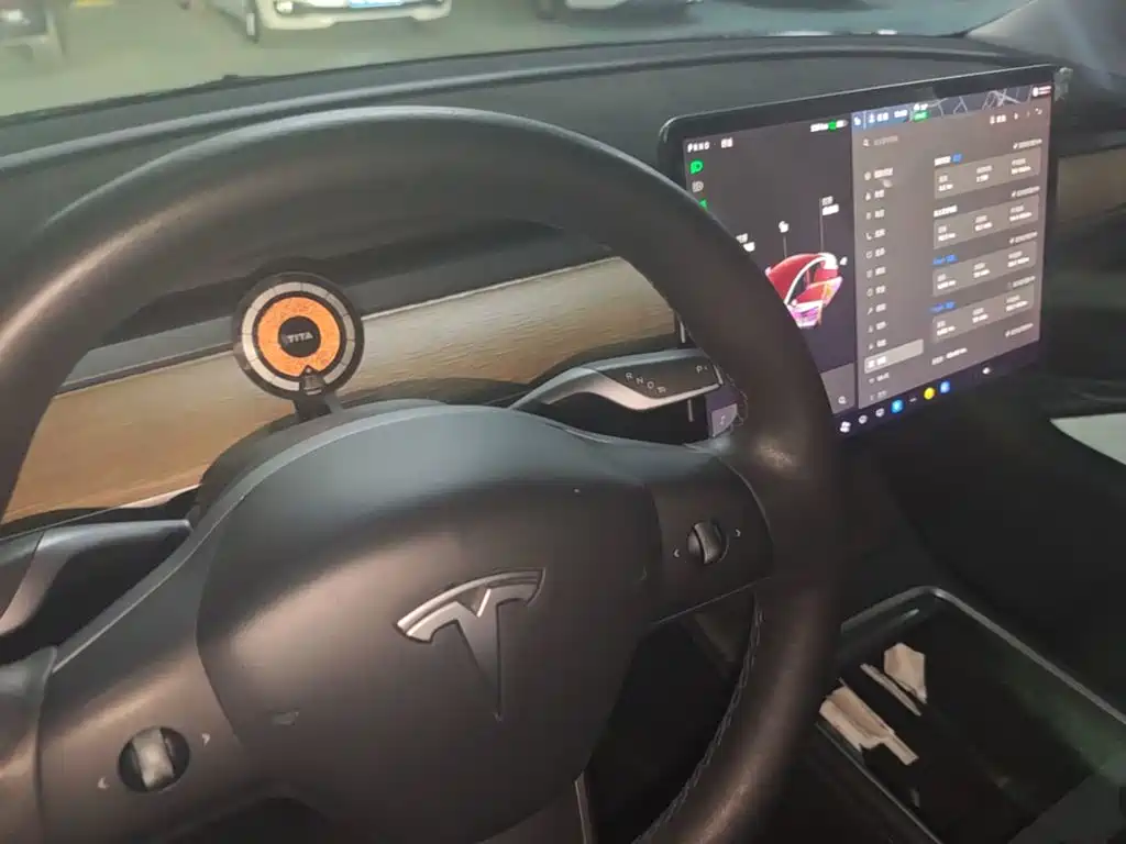 Фото 14 - Tesla Model 3