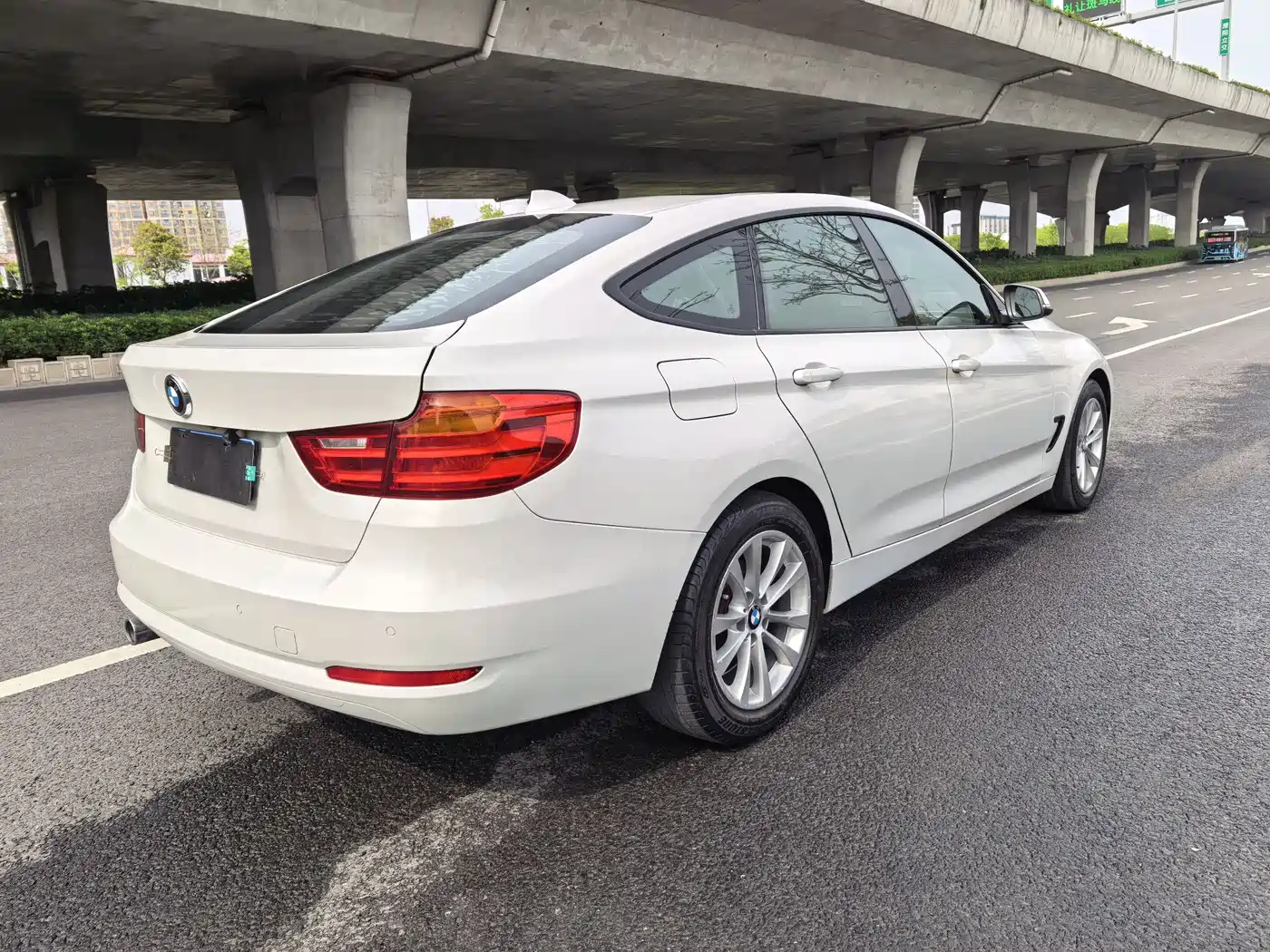 BMW 3 Series GT 2014 320i Leading Edition фото 19