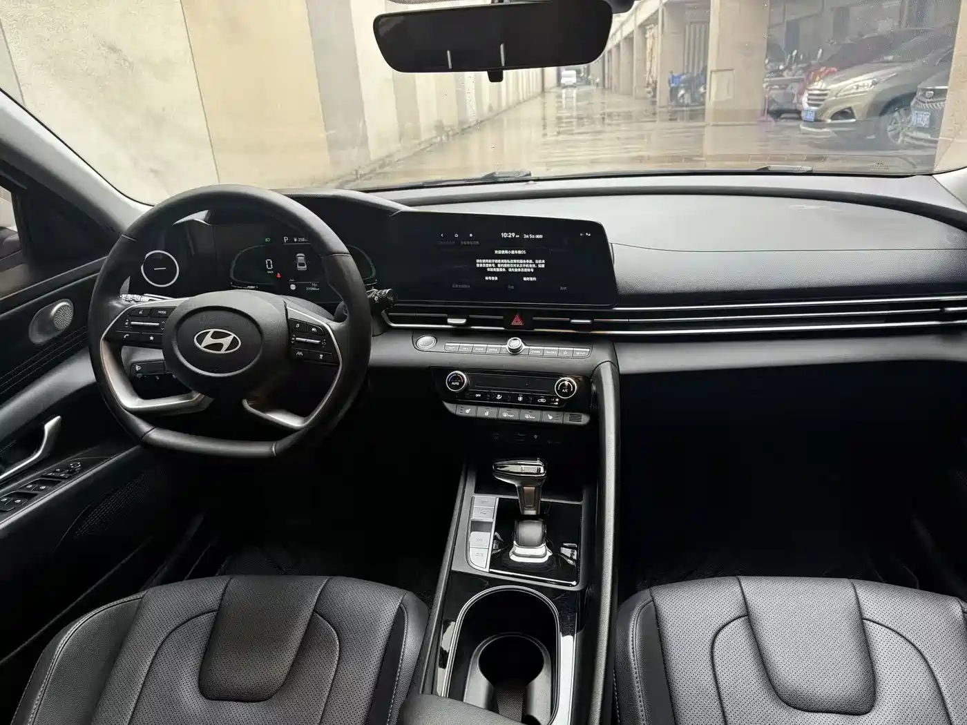 Hyundai Elantra 2023 Model 1.5L CVT LUX Premium Edition фото 7