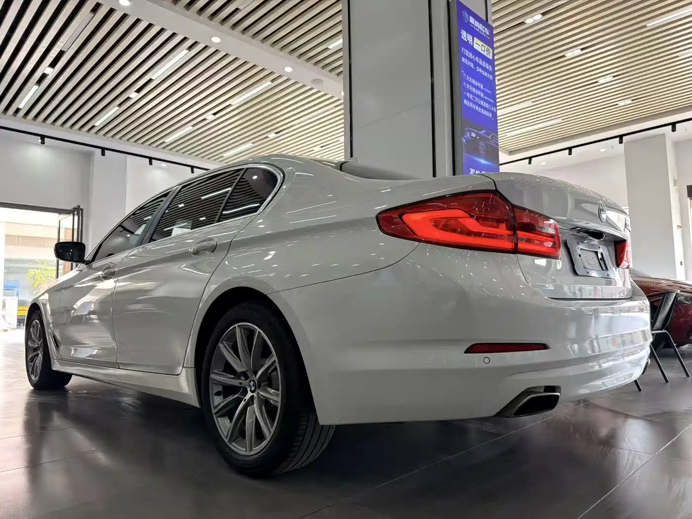BMW 5 Series 2018 528Li Launch Special Edition фото 4