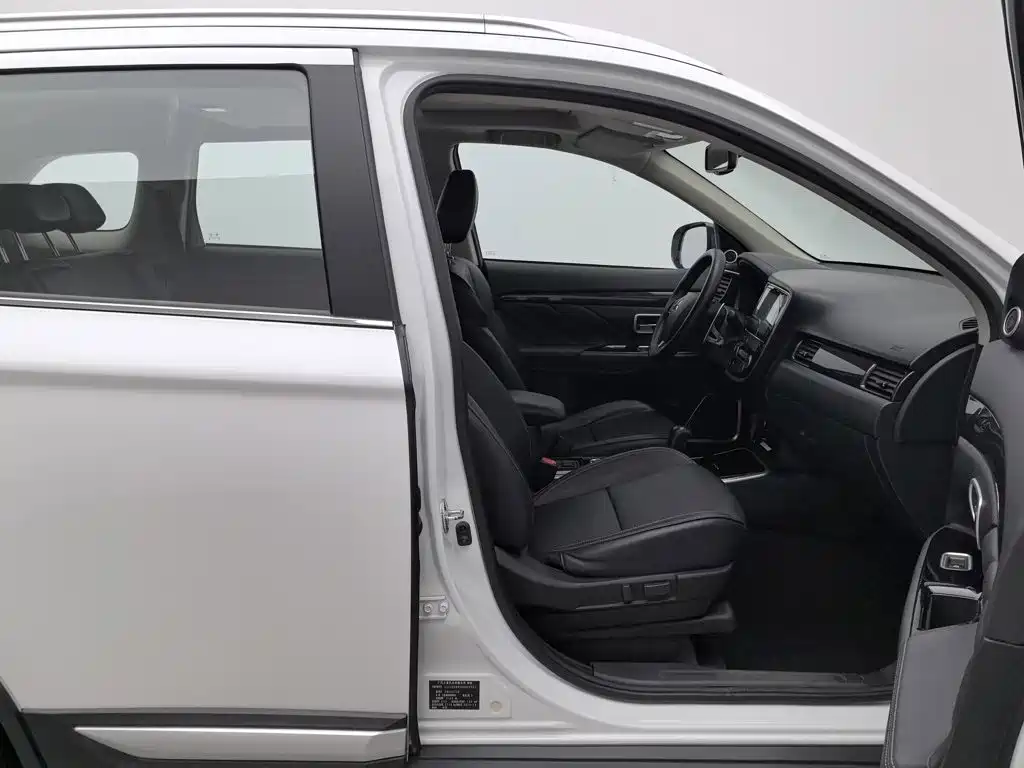 Фото 23 - Mitsubishi Outlander