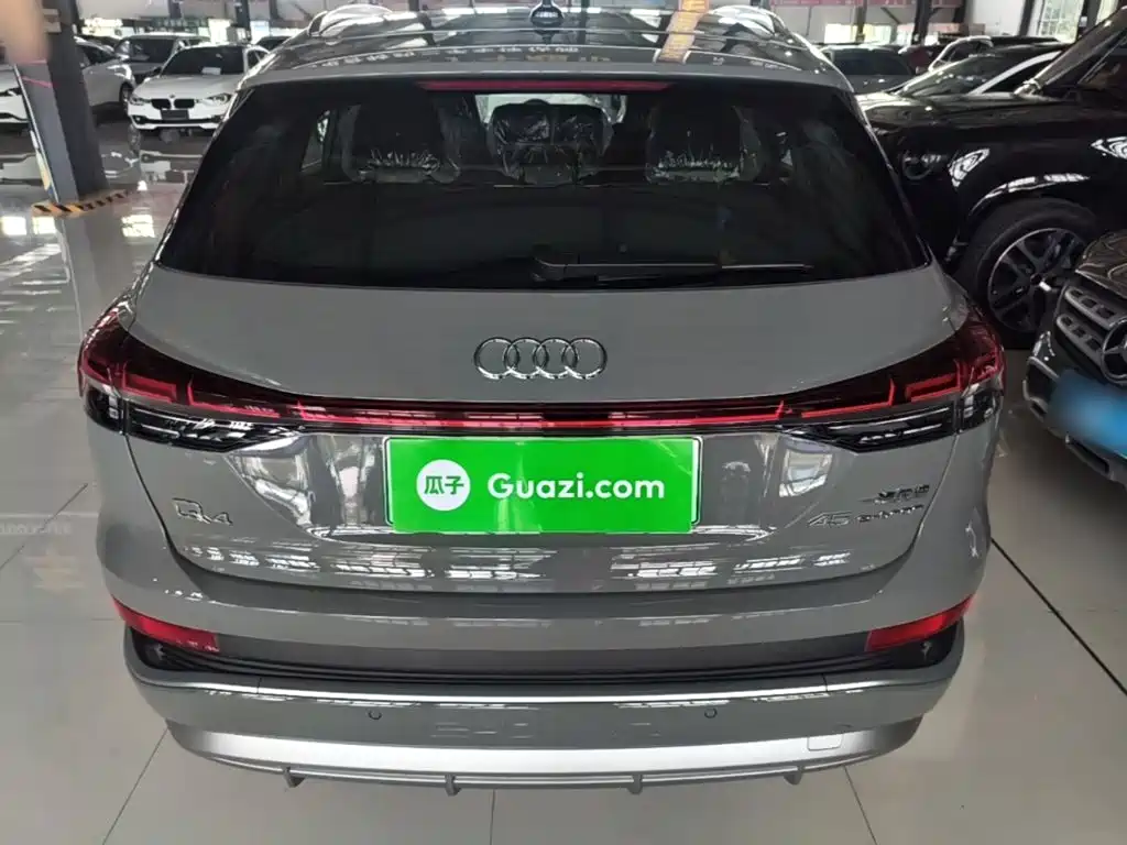Photo 6 - Audi Q4 e-tron