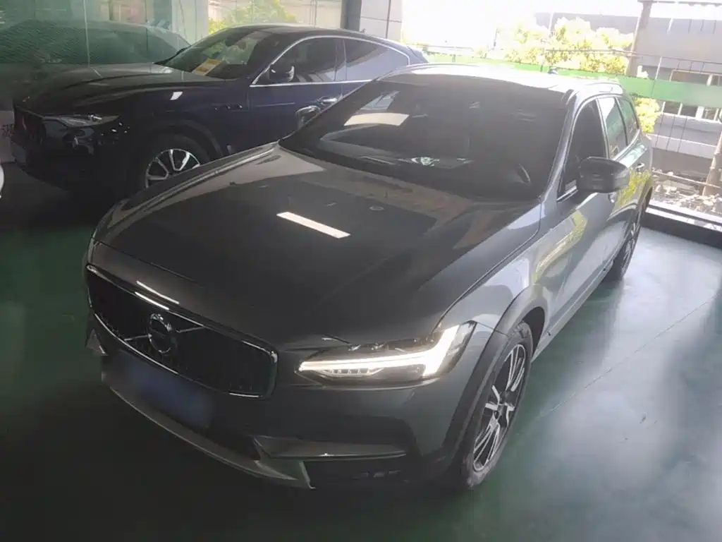 Фото 2 - Volvo V90