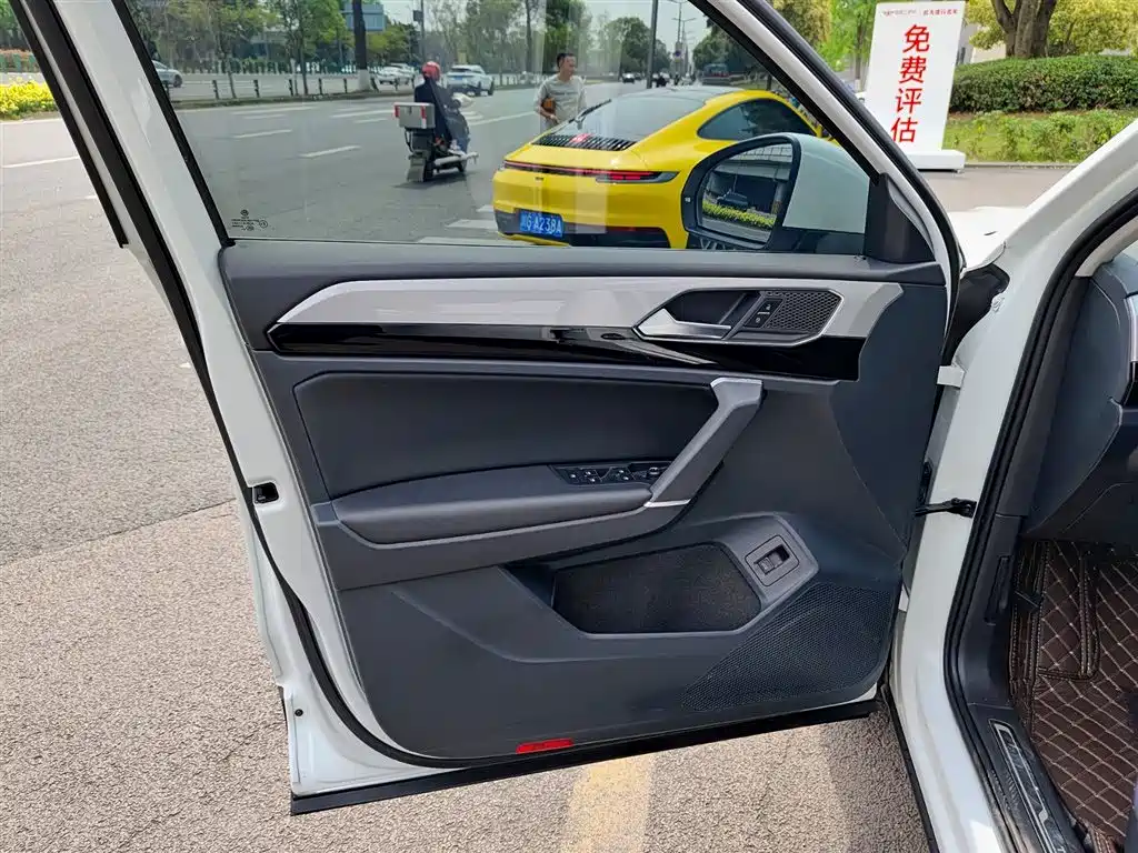 Volkswagen Tayron 2021 280TSI 2WD Luxury Smart Connect фото 6