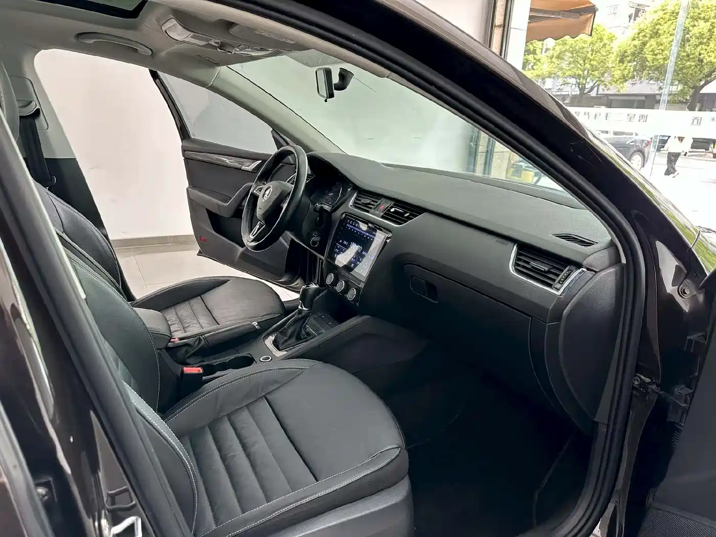 Škoda Octavia 2016 1.6L Automatic Smart Edition фото 4