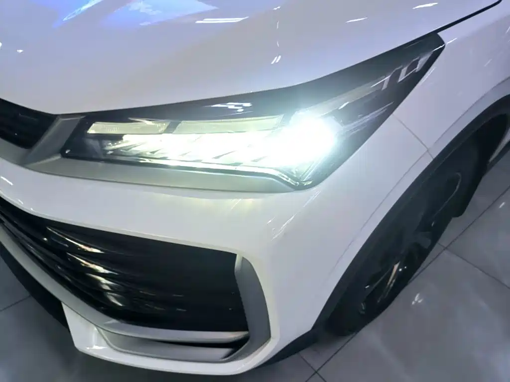Фото 15 - Geely Coolray