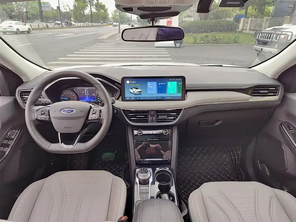 FORD RUIJI