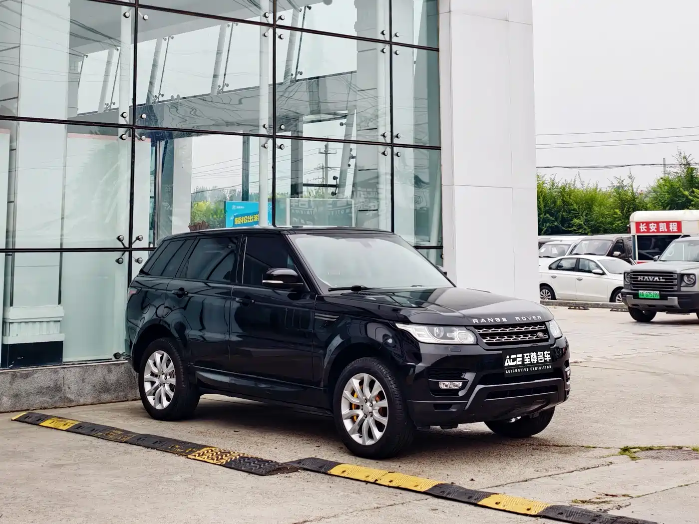 Land Rover Range Rover Sport 2017 3.0 SC V6 SE фото 3