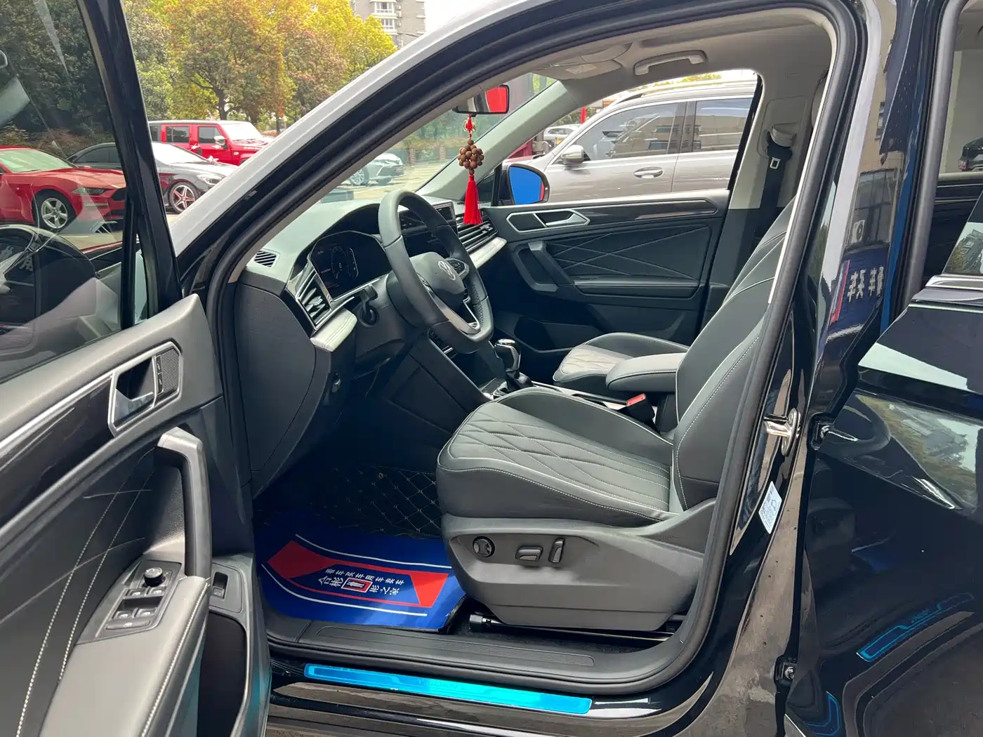 Volkswagen Tiguan L 2025 Model 300TSI Auto 2WD Dragon Edition фото 3