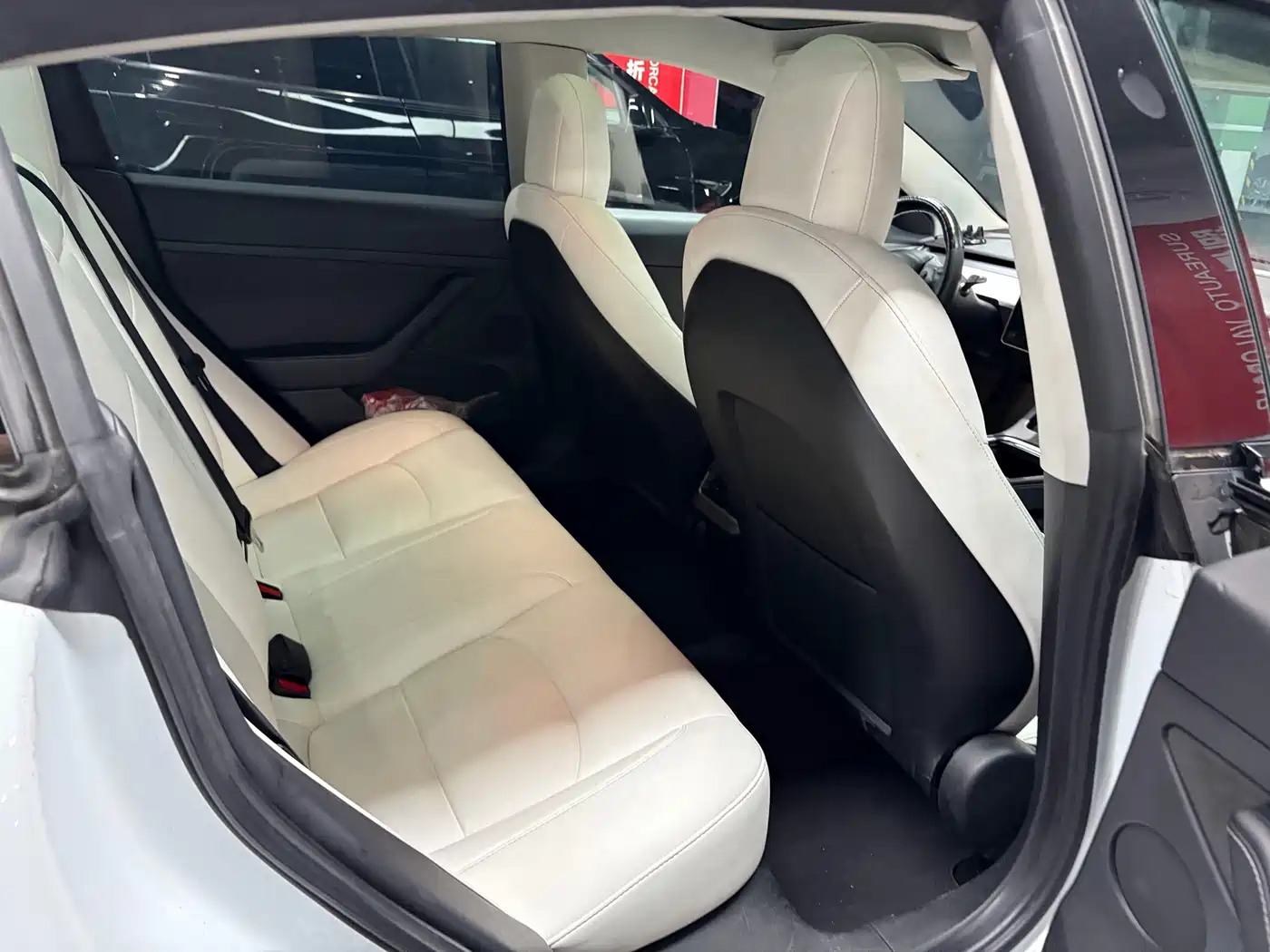 Фото 10 - Tesla Model 3