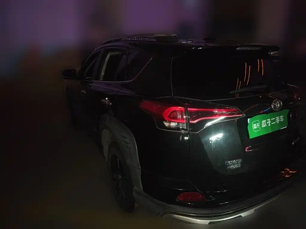 Photo 6 - Toyota RAV4