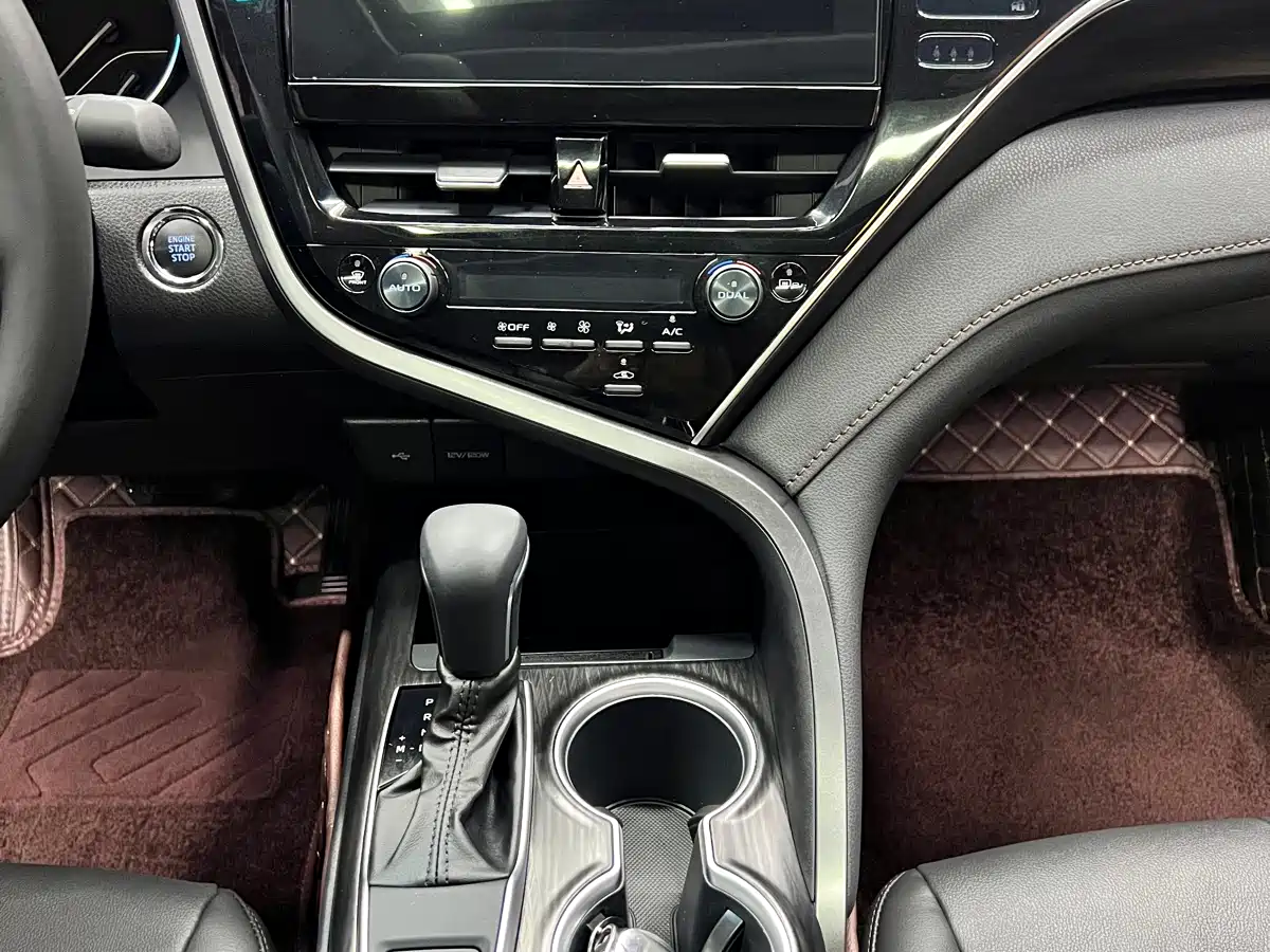 Toyota Camry 2023 2.0G Luxury Edition фото 11