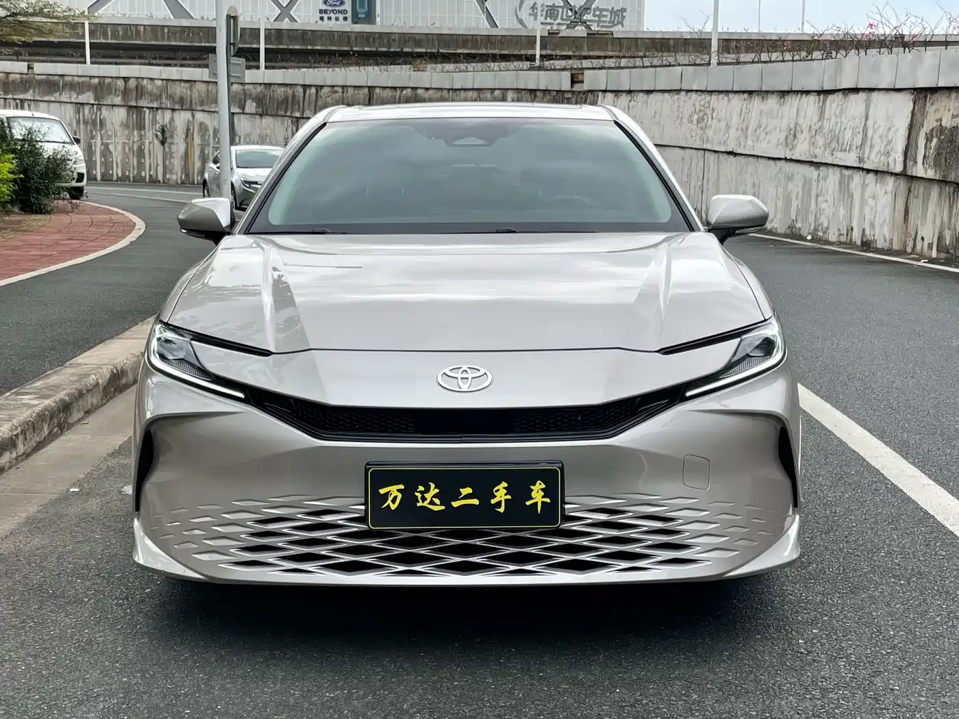 Toyota Camry 2024 Hybrid 2.0HGVP Luxury Edition фото 2