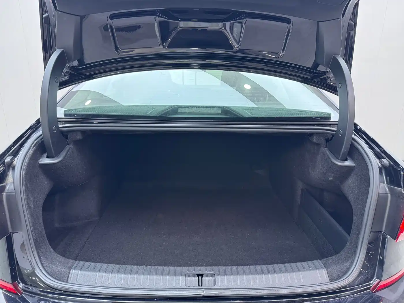 Volkswagen Passat 2022 280TSI Elite Edition фото 21