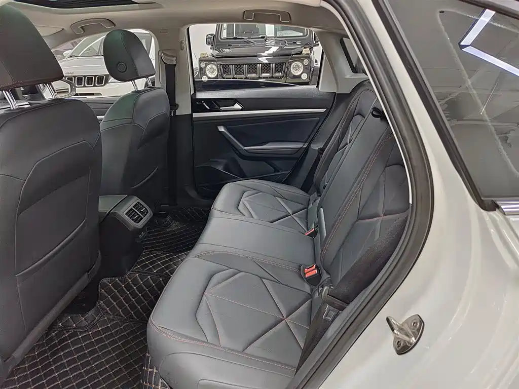 Volkswagen Lavida 2024 Model 300TSI DSG Starlight Leading Edition фото 8