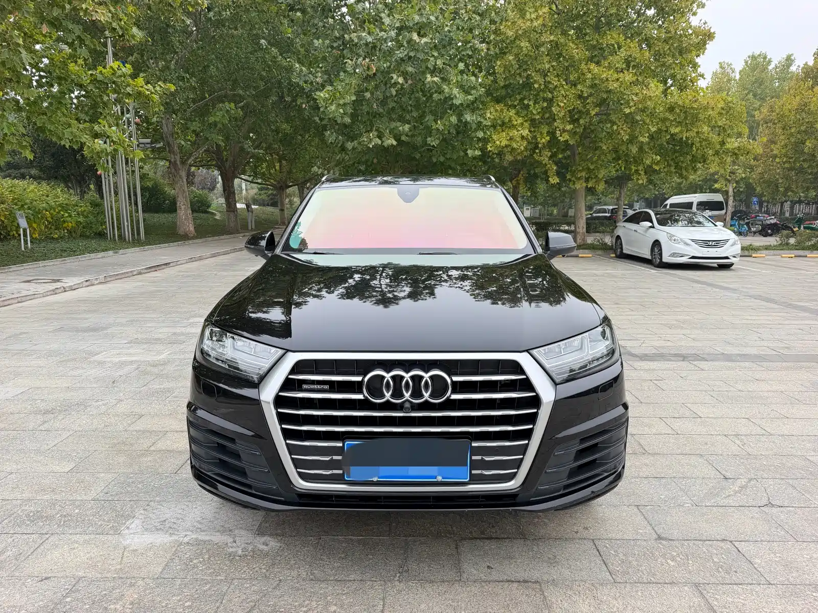 Photo 2 - Audi Q7