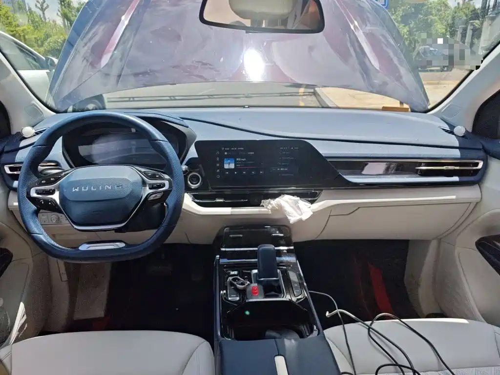 Wuling Motors Wuling Victory 2022 2023 2.0L DHT Luxury Edition