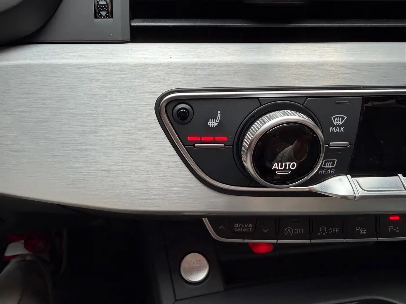 Audi A4L 2021 40 TFSI Premium Life Edition фото 22