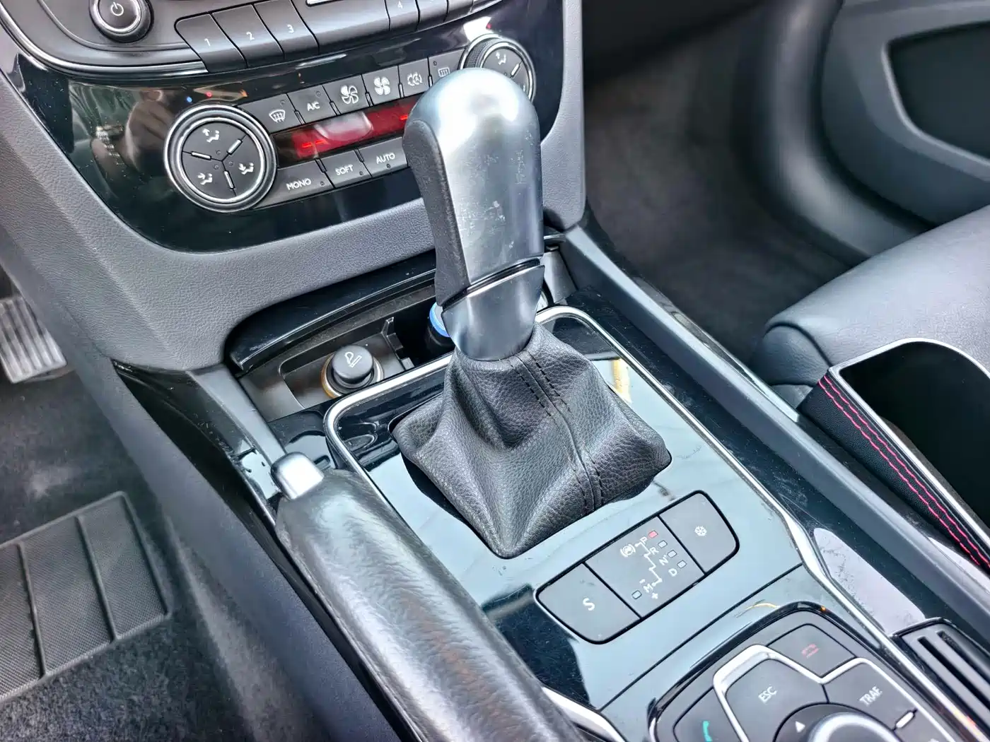 Peugeot 508 2012 2.0L Automatic Luxury Edition фото 6
