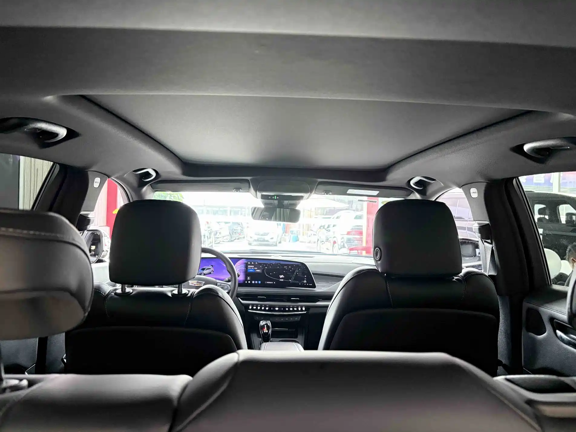 Фото 17 - Cadillac XT4