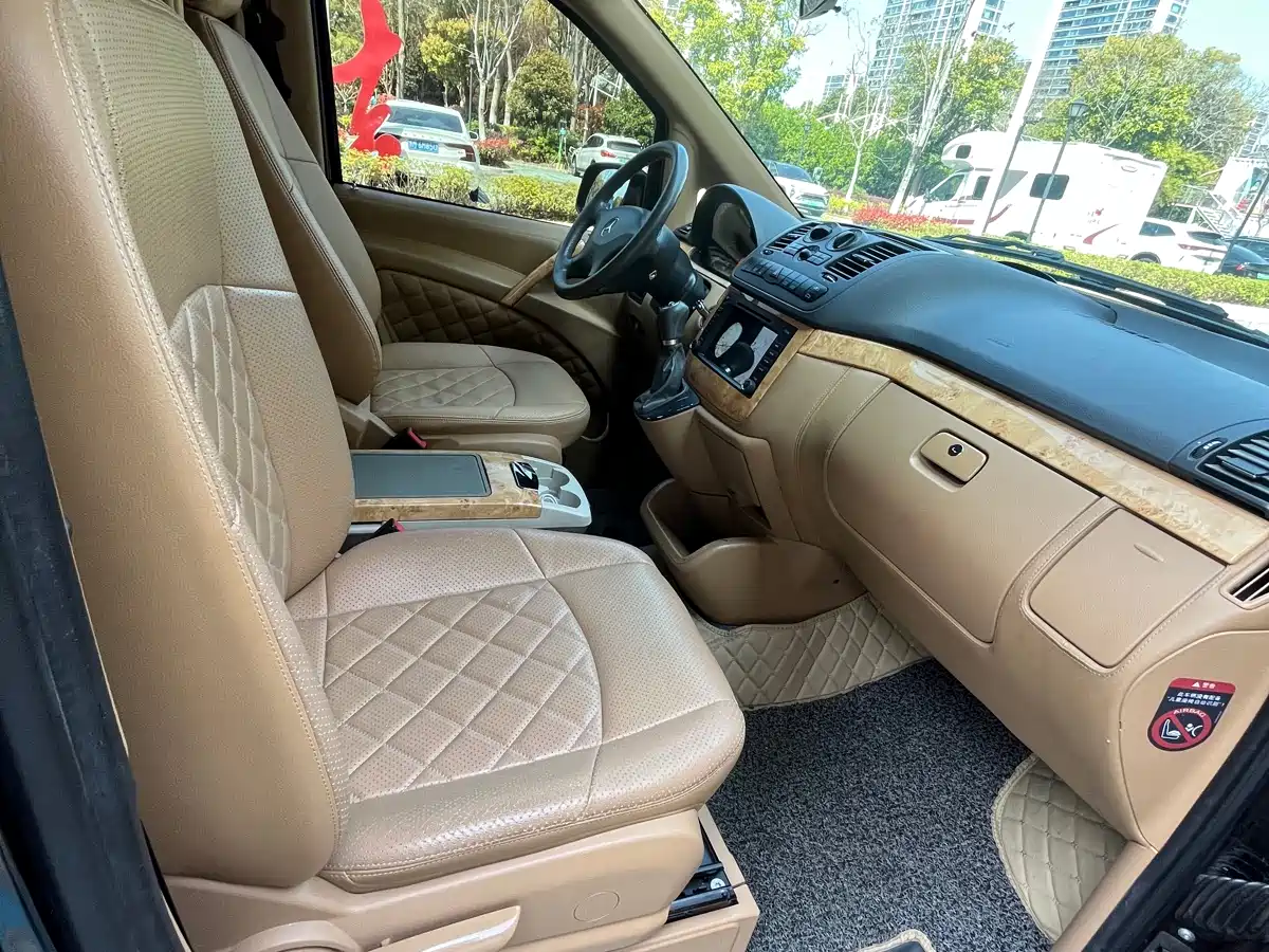 Mercedes-Benz Vito 2013 Model 3.0L Elite Edition фото 16