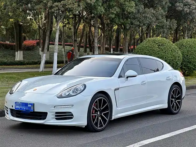 PORSCHE PANAMERA