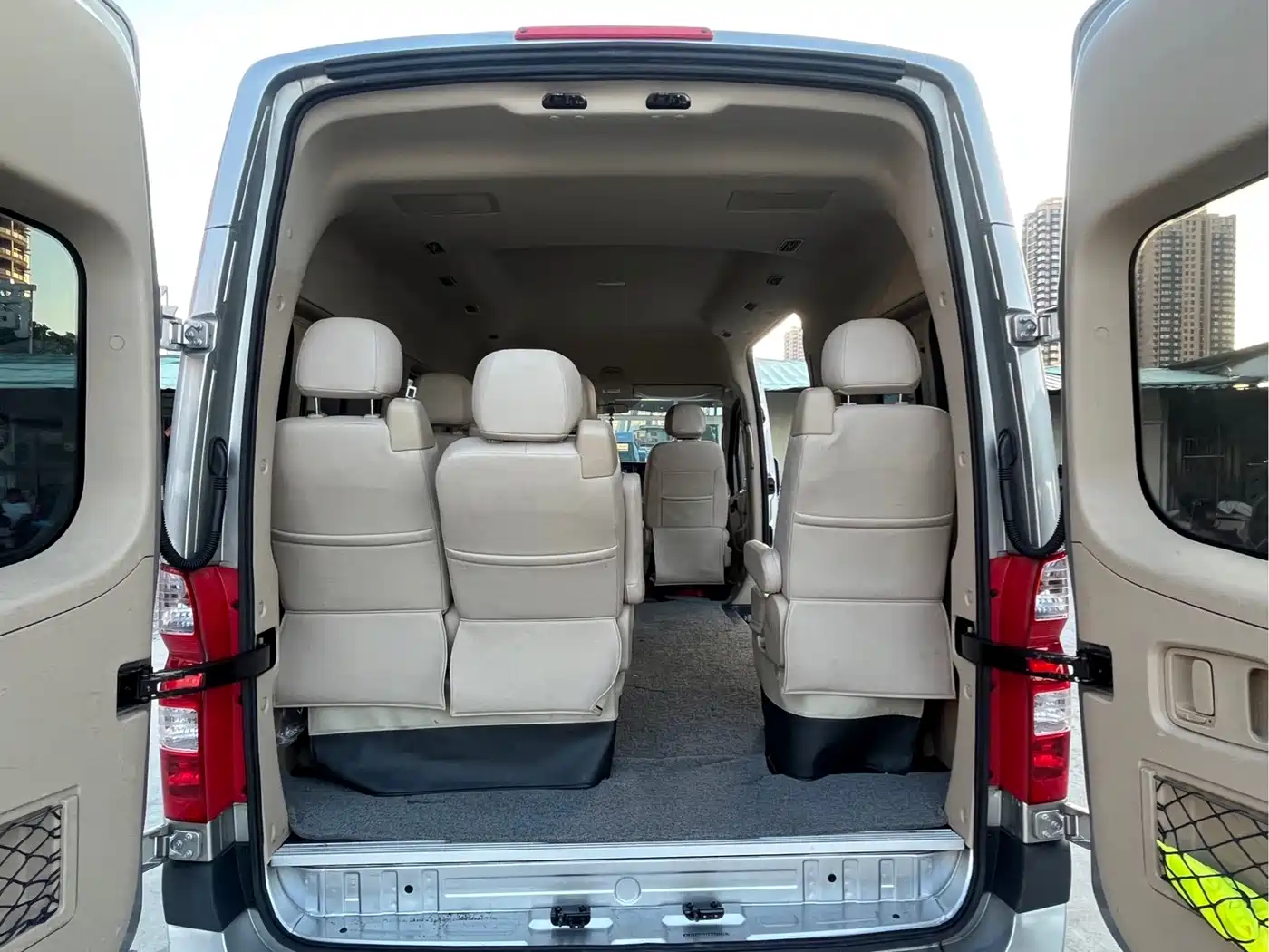 Foton Tuyano 2023 2023 2.0T Passenger Comfort Manual Long Wheelbase Medium Roof Single Rear Tire 9-Seater