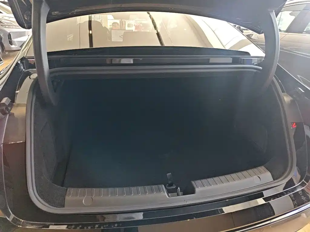 Geely Galaxy Galaxy Xingyao 8 2025 2025 Model 130km EM-i Flagship Edition