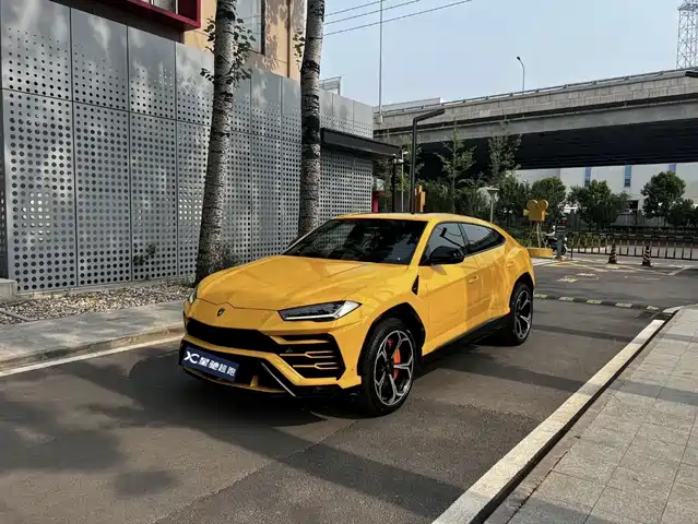 lamborghini urus