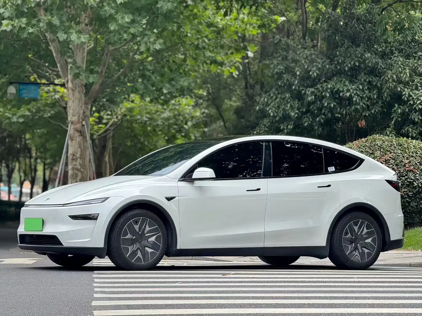 Tesla Model Y L 2025 — пригон из Китая
