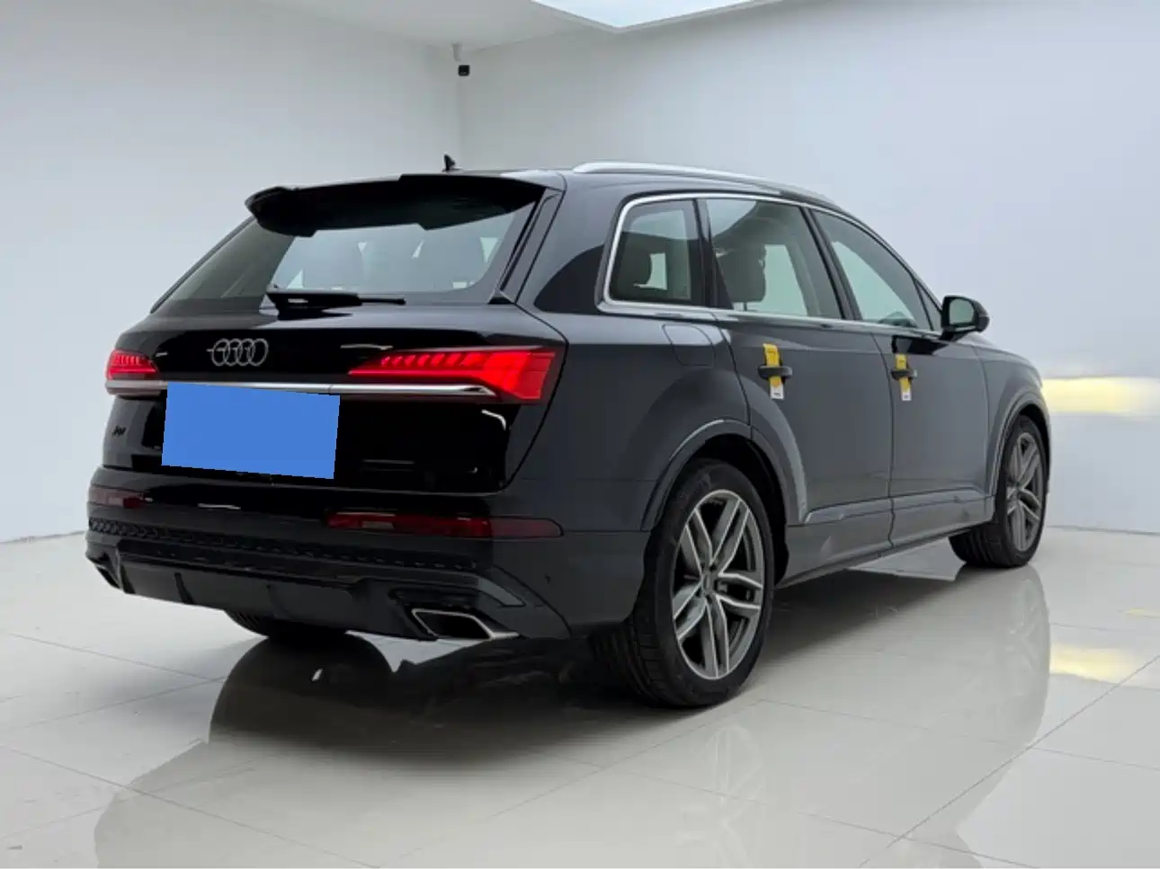 Фото 17 - Audi Q7