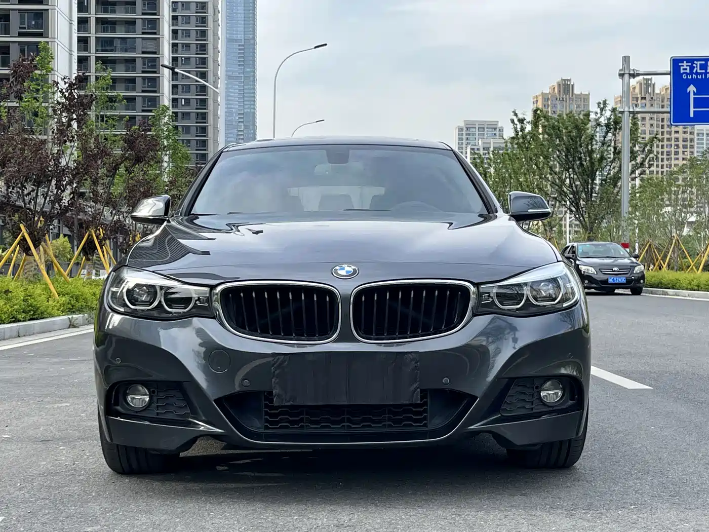 BMW 3 Series GT 2019 320i M Sport Black Night Edition фото 3