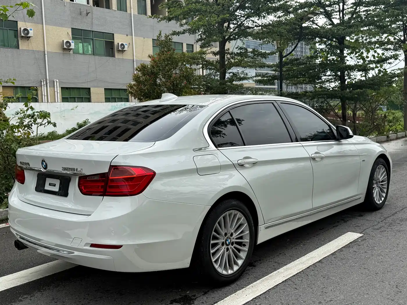 BMW 3 Series 2013 328Li Luxury Design Package фото 7