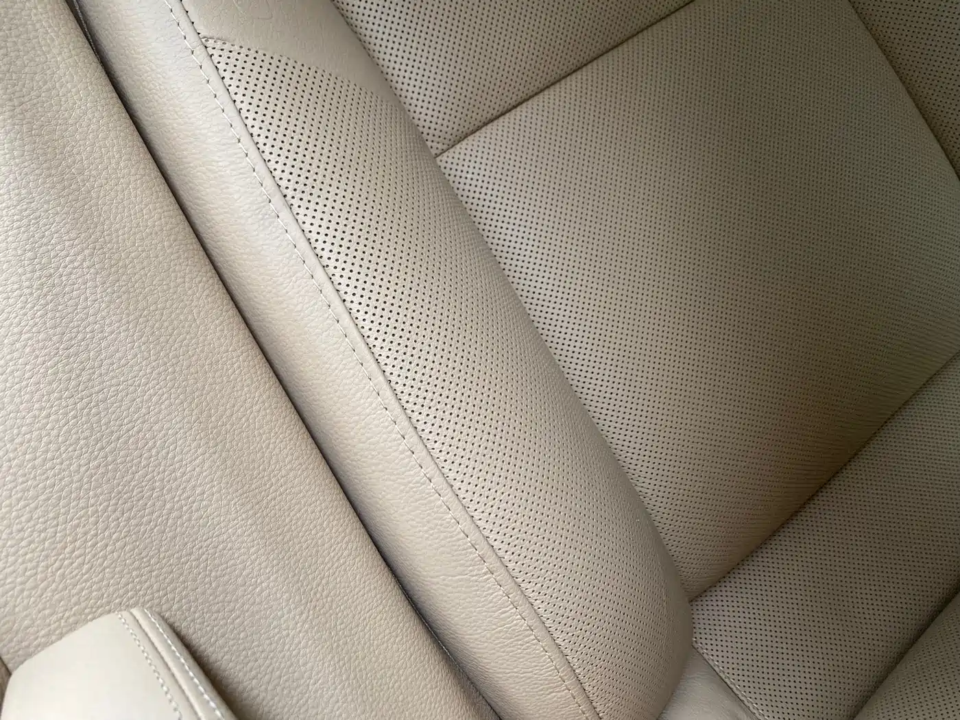Porsche Panamera 2010 Panamera 4 3.6L фото 25