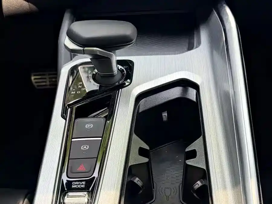 Фото 4 - Geely Preface