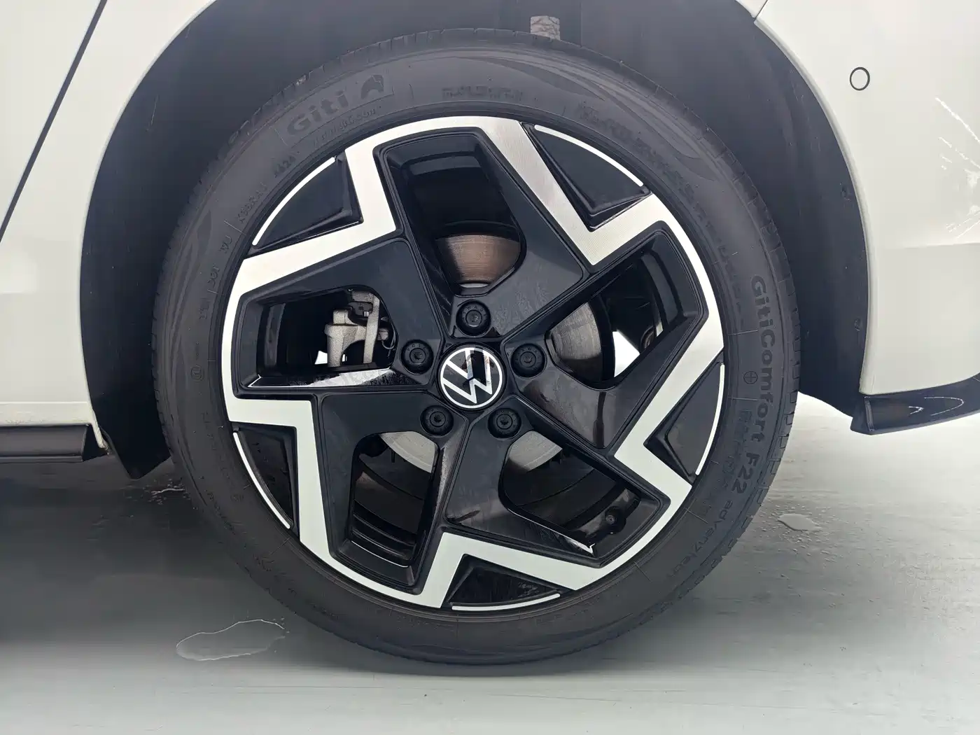 Volkswagen Golf 2025 2025 300TSI R-Line