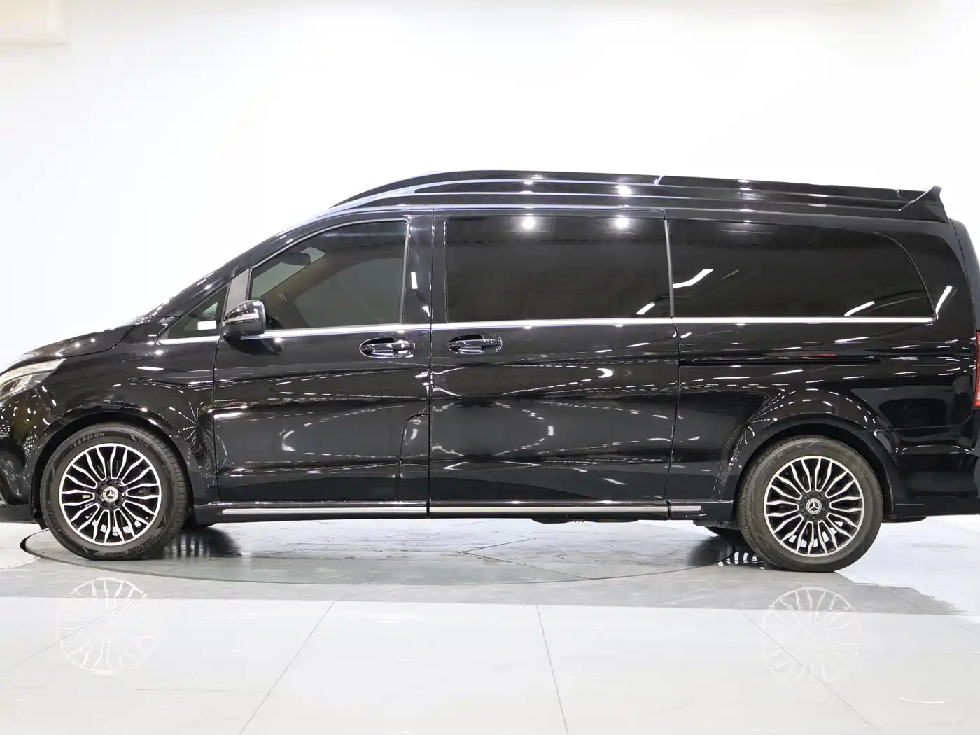 Mercedes-Benz V-Class 2018 V 260 L Premium Long Wheelbase Edition China VI фото 8