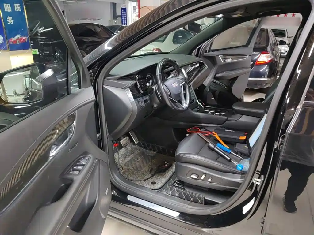 Photo 16 - Cadillac XT6