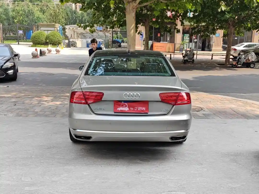 Фото 4 - Audi A8