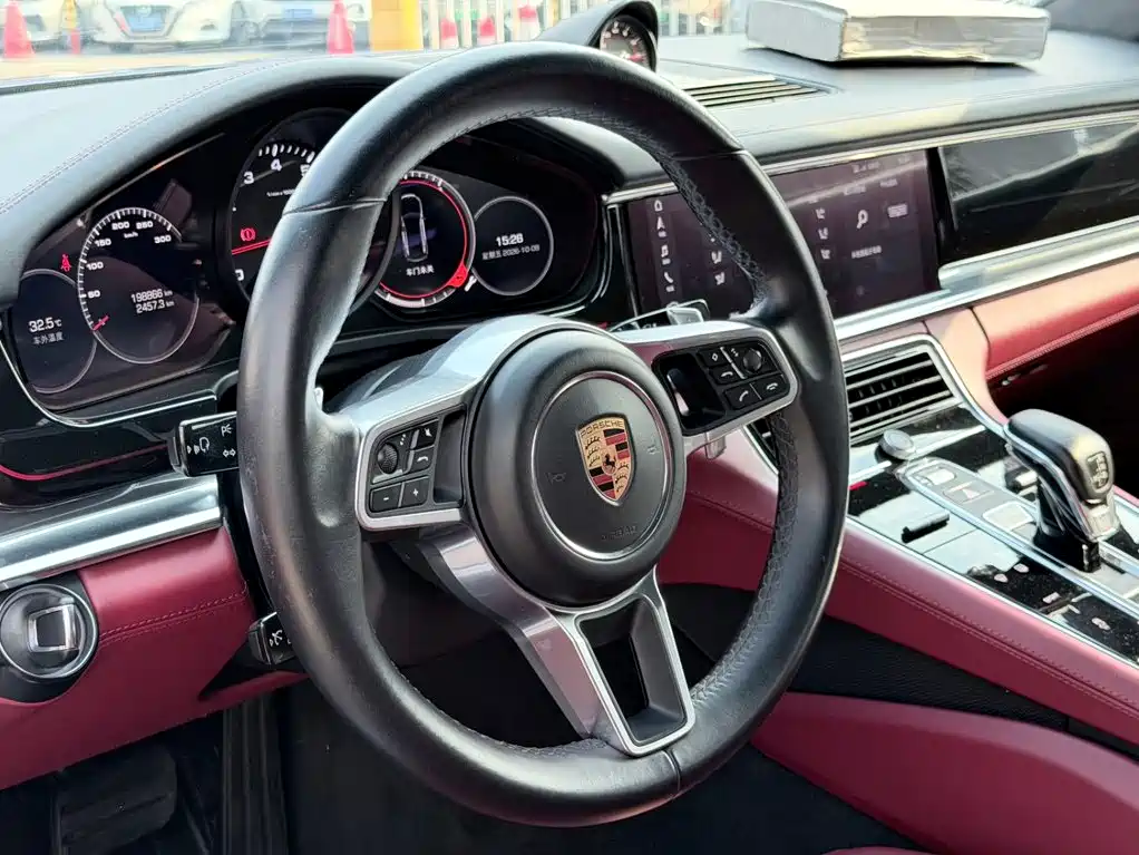Photo 24 - Porsche Panamera