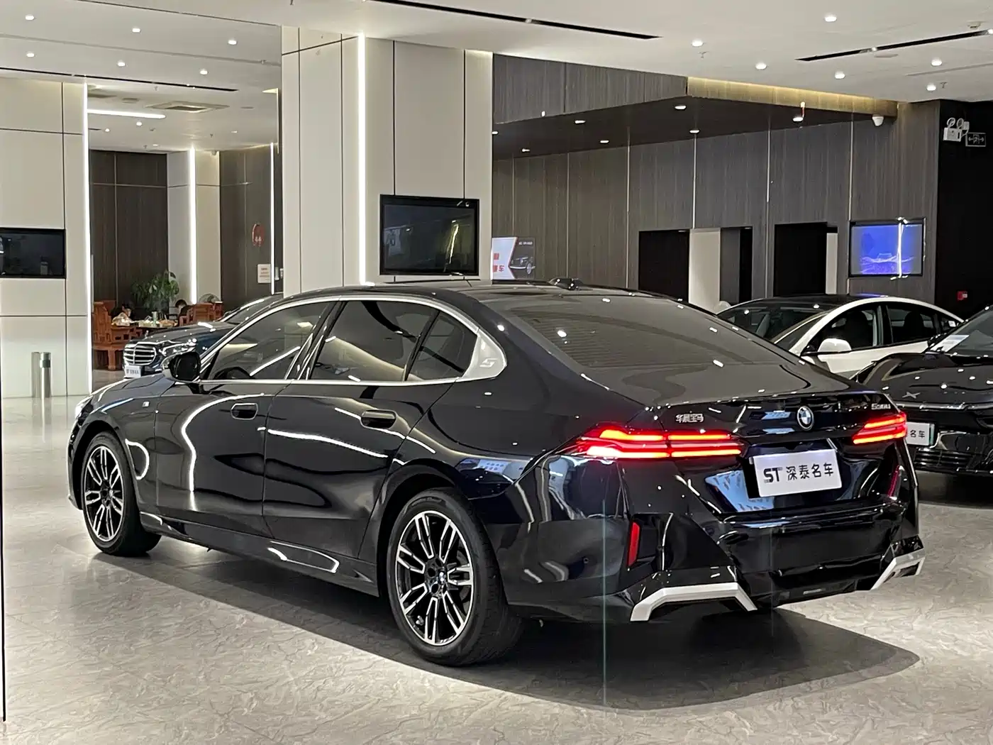 BMW 5-SERIES