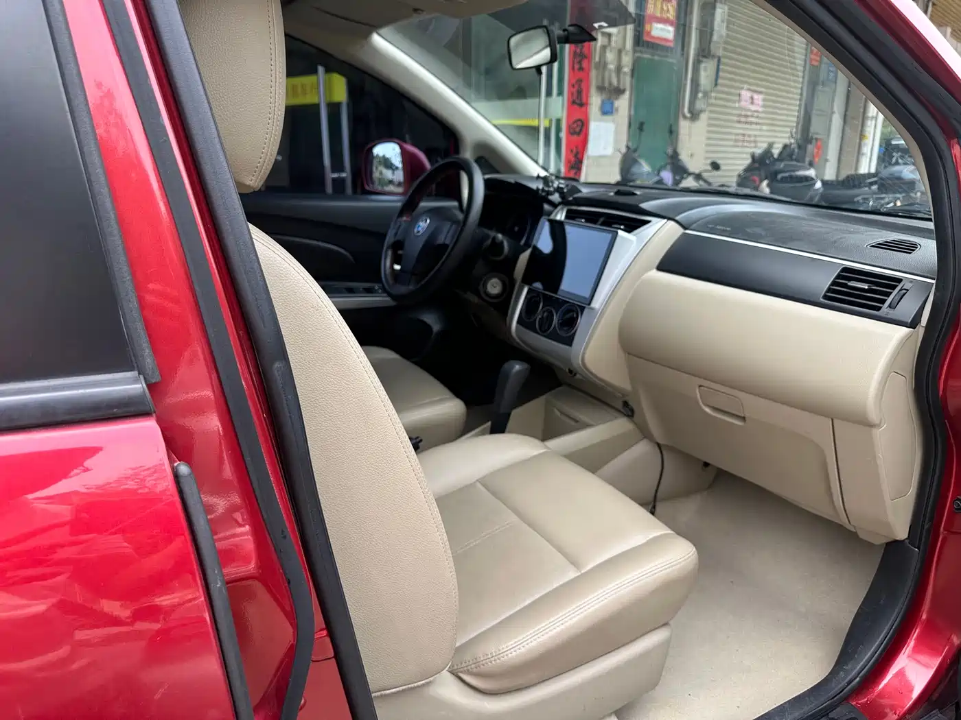Venucia R50 2014 2013 1.6L Automatic Luxury Edition
