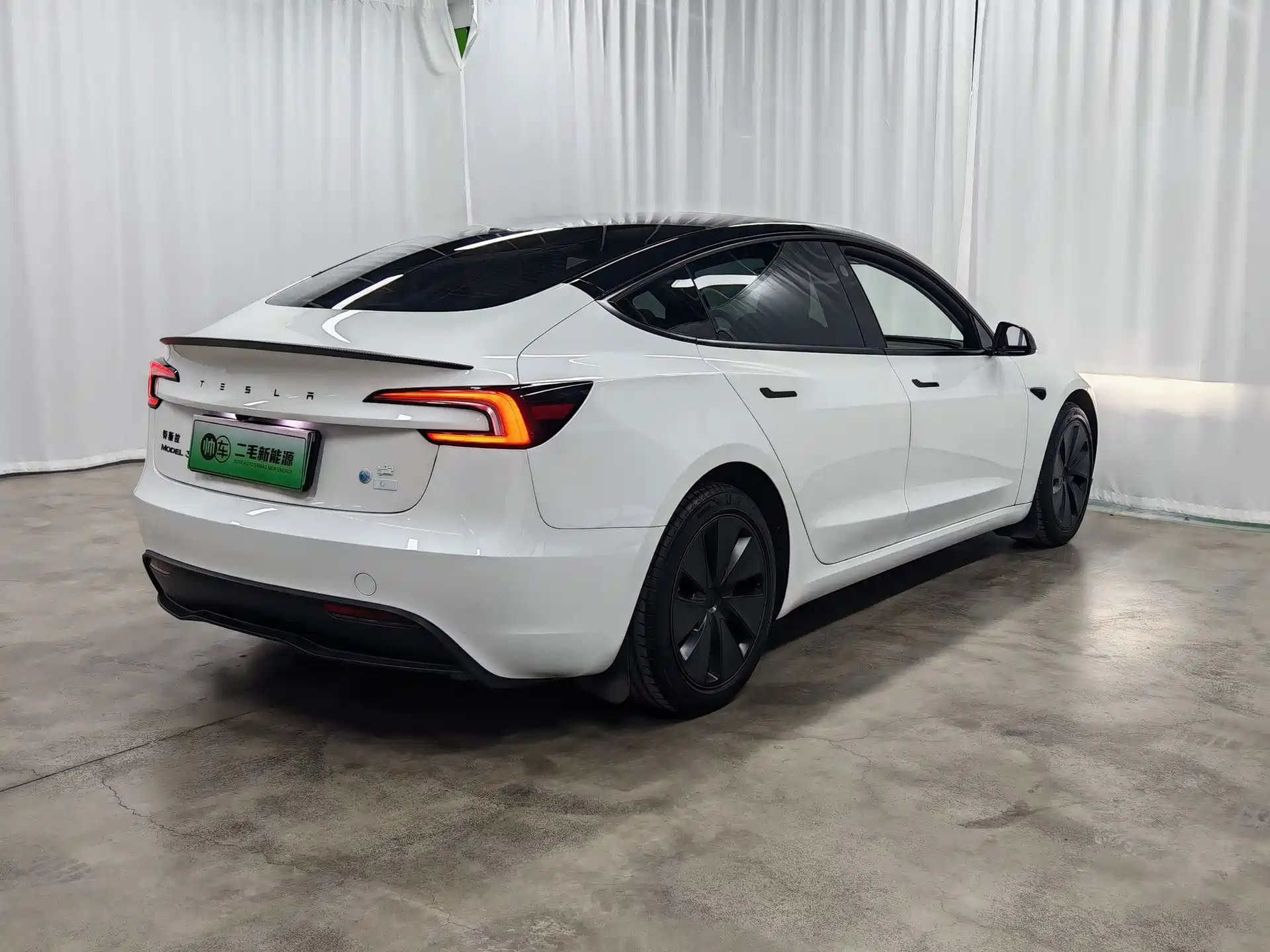 Фото 6 - Tesla Model 3