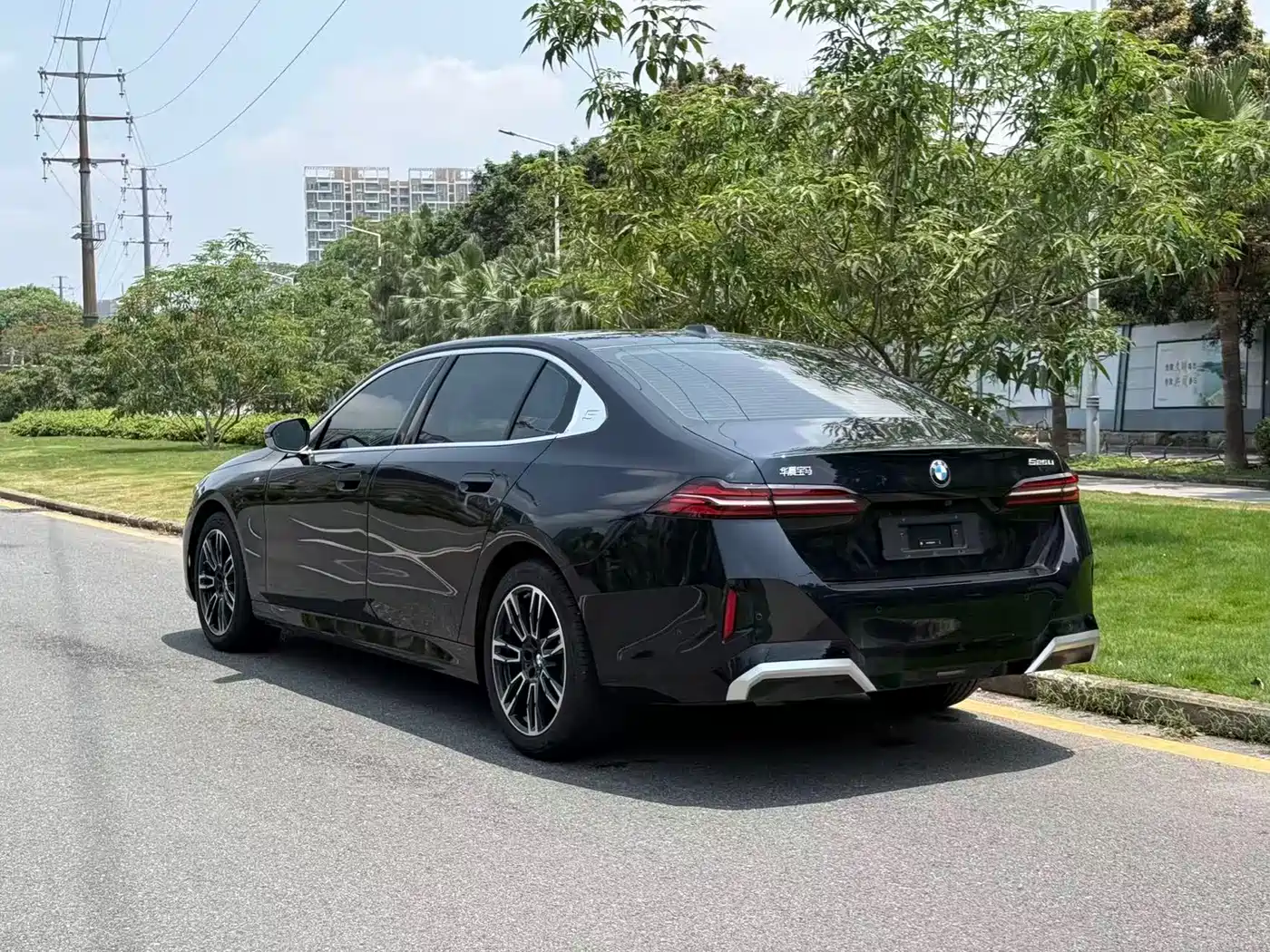 BMW 5 Series 2025 525Li M Sport Package фото 6