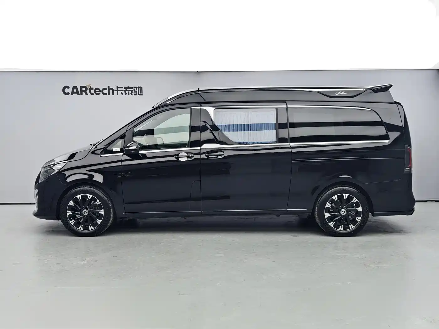 Mercedes-Benz V-Class 2024 V 300 L Long Wheelbase Premium фото 4