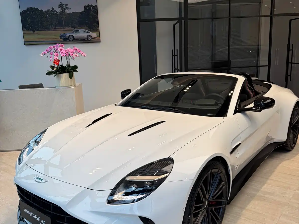 Aston Martin V8 Vantage 2026 — пригон из Китая