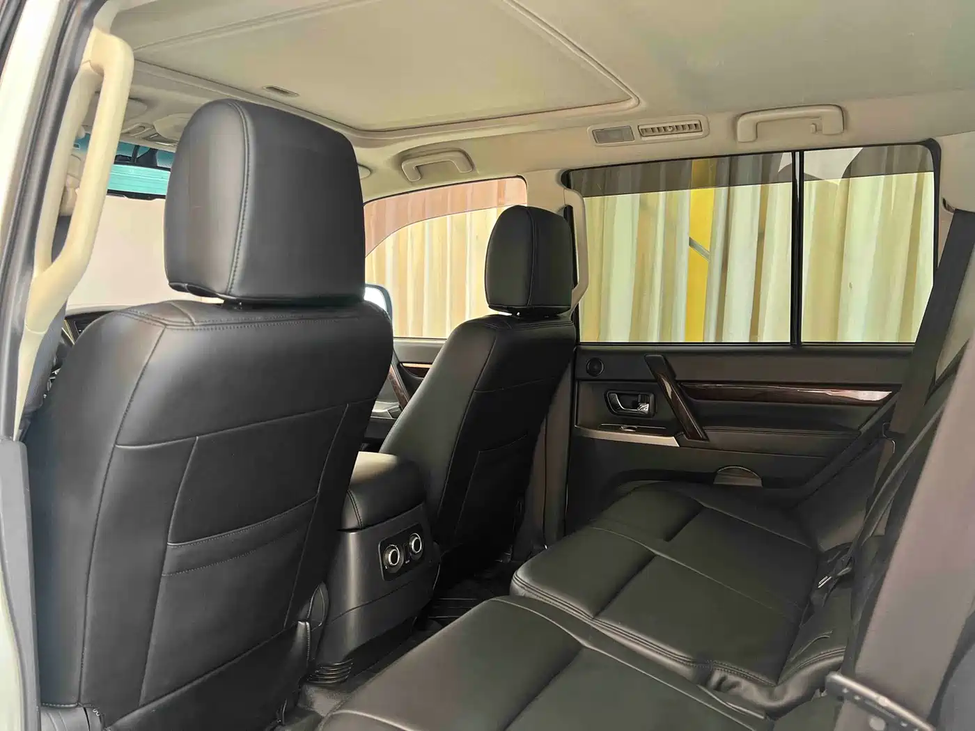 Mitsubishi Pajero (Import) 2016 3.0L Automatic Premium (China V) фото 36