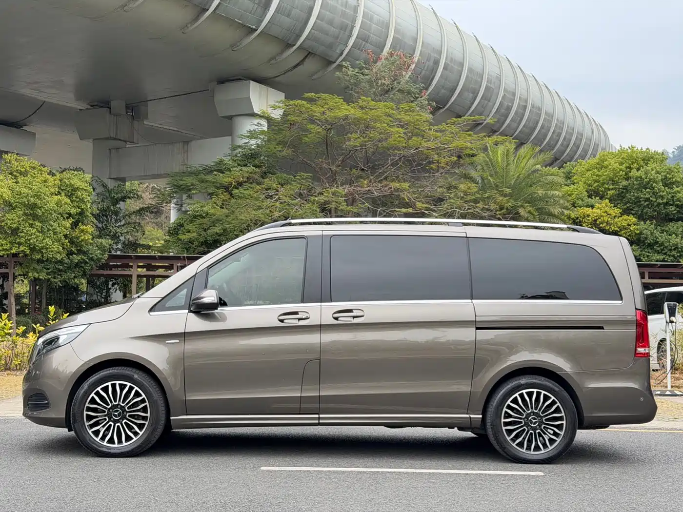 Mercedes-Benz V-Class 2018 V 260 Premium Edition China V фото 7