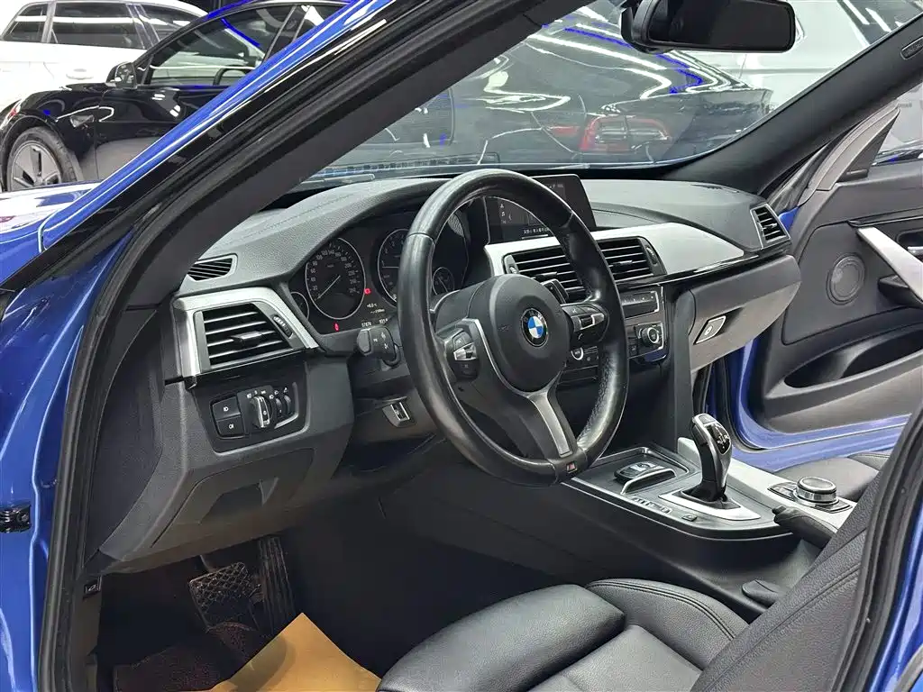 BMW 3 Series GT 2018 320i M Sport фото 9